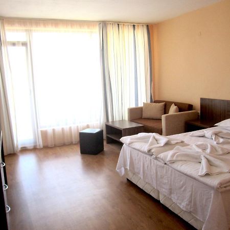 Hotel Coop Central Obzor Esterno foto