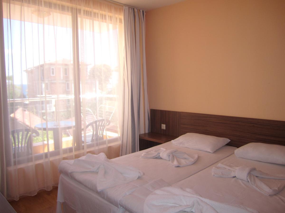 Hotel Coop Central Obzor Esterno foto