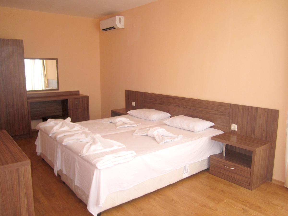 Hotel Coop Central Obzor Esterno foto