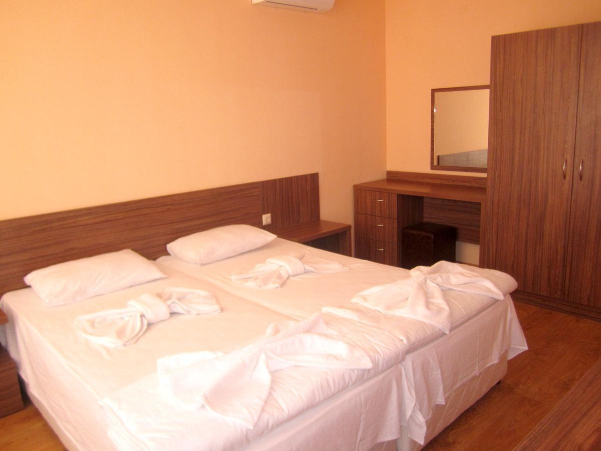 Hotel Coop Central Obzor Esterno foto