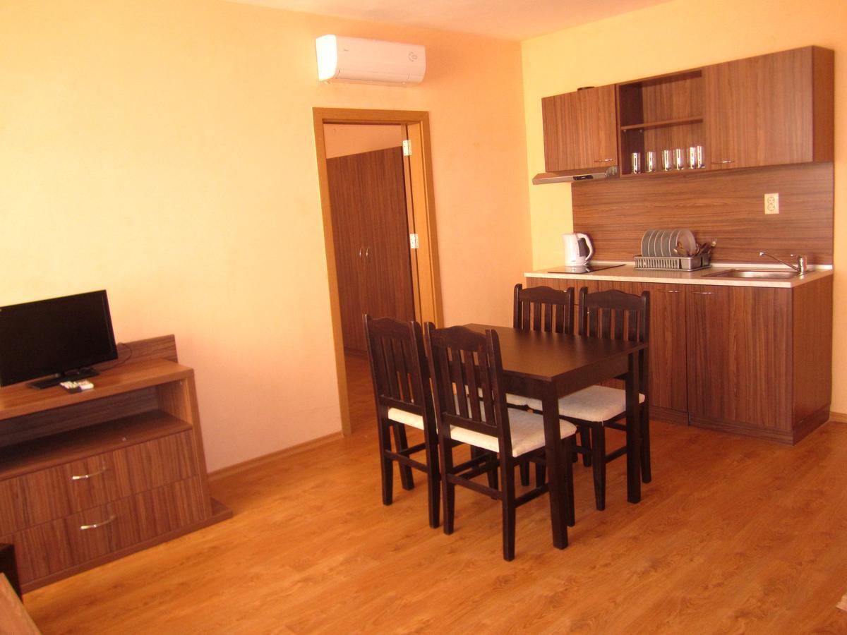 Hotel Coop Central Obzor Esterno foto